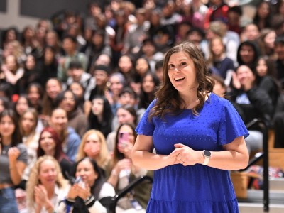 alhs danyel smith walking up