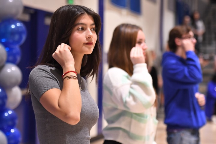 alhs students sign