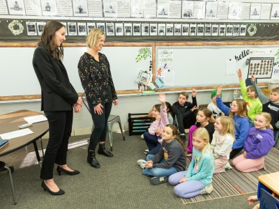 des holly hunter jennifer fuller classroom