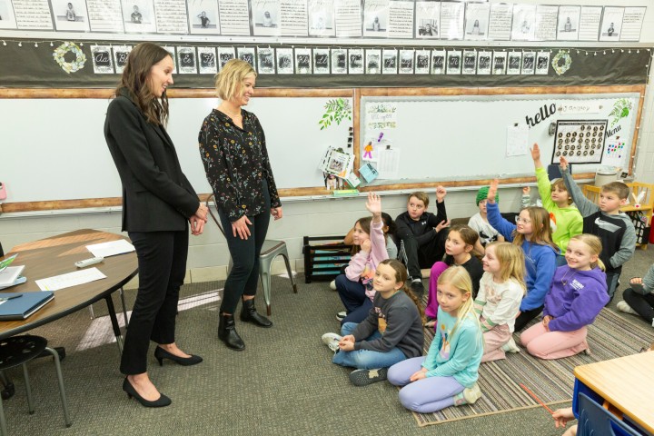 des holly hunter jennifer fuller classroom