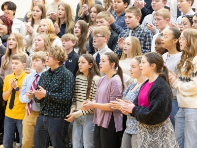 des holly hunter student choir