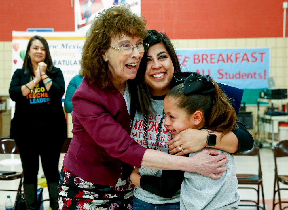 1000w 2018 Clovis Silvia Miranda Jane Foley hug2