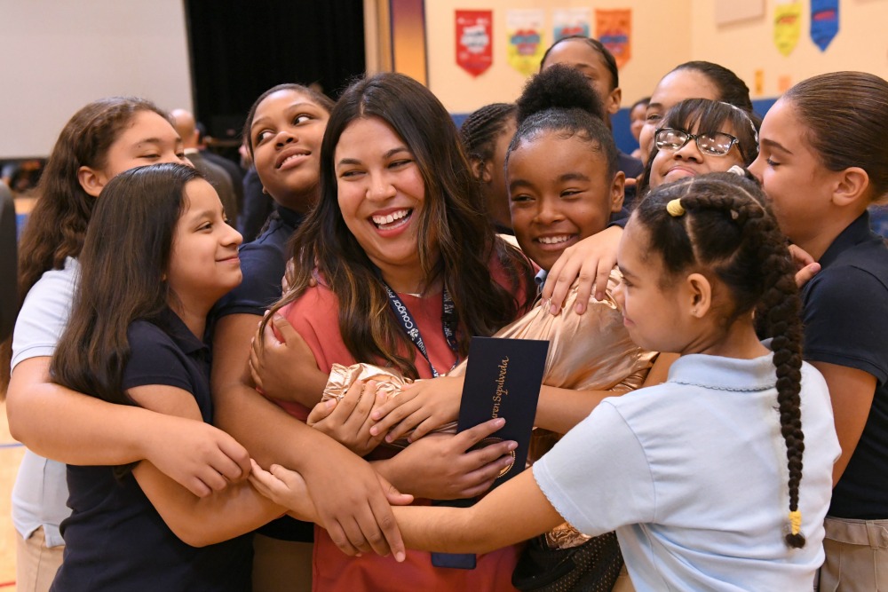 1000w 2019 CT Lauren Sepulveda students hug4