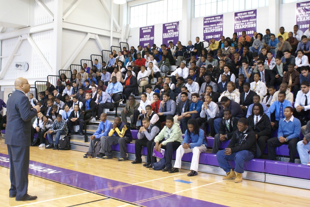 1000w Baruti Kafele talking with students