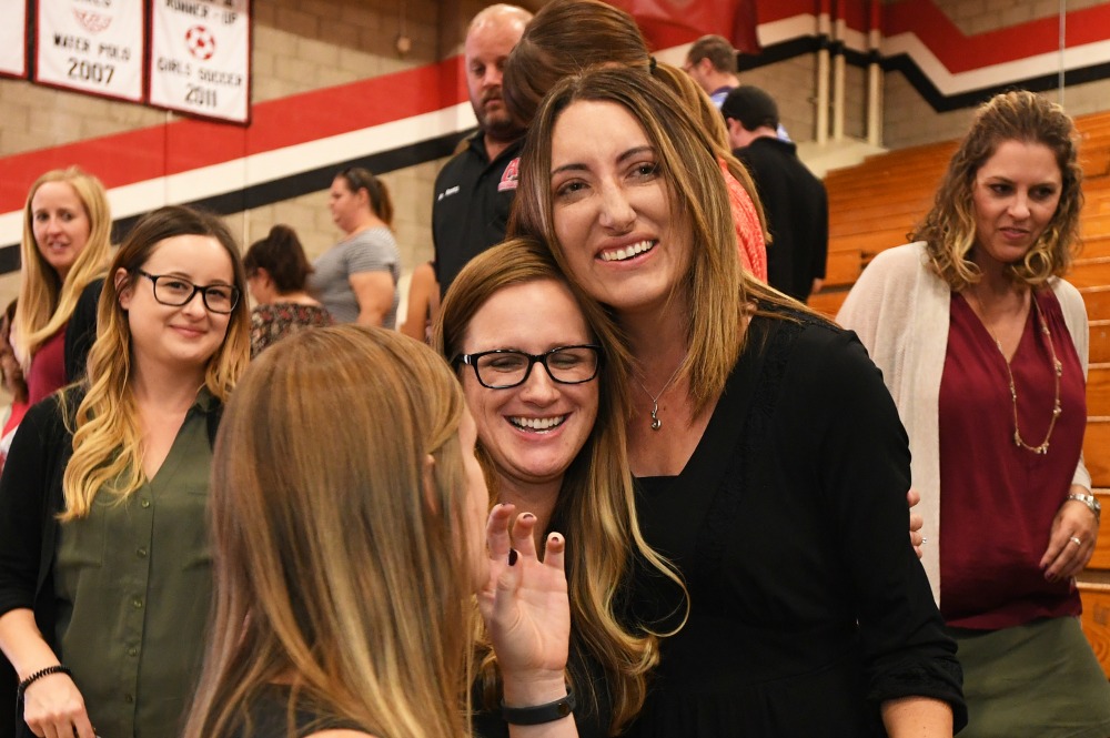 1000w Chino Hills 2017 Alexis King hug with students