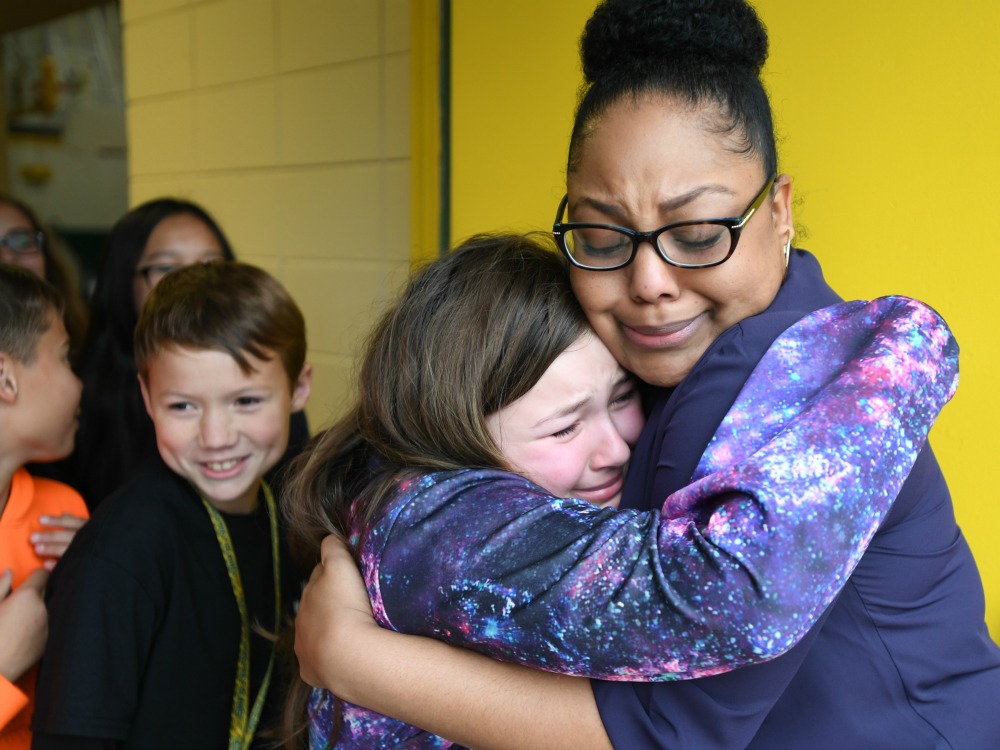 1000w Lafayette 2017 Angela Boxie emotional student hug2