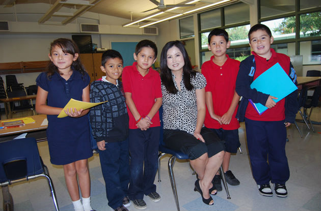 Cyndi Paik with students