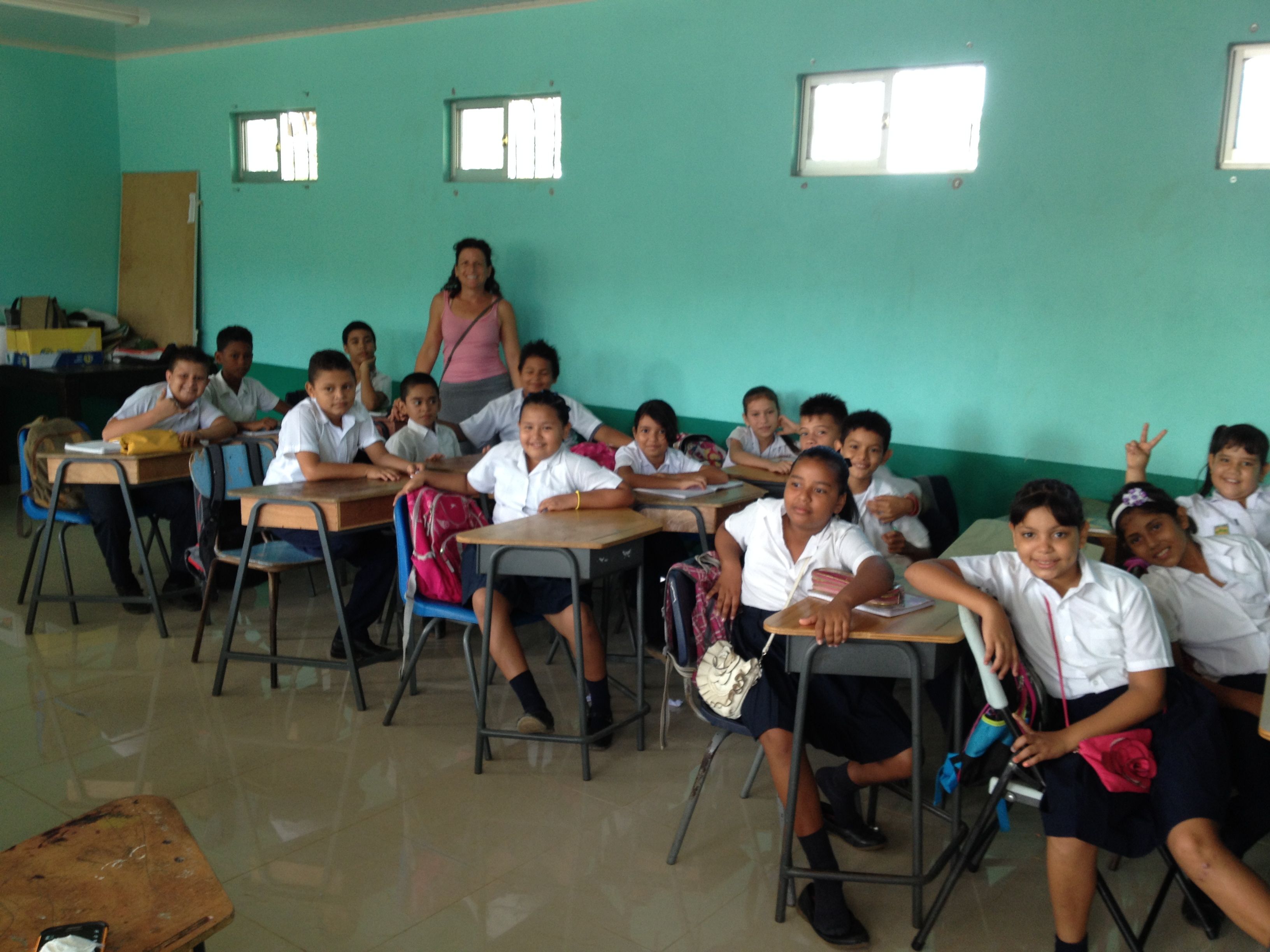 Maggie Knutson volunteering in classroom in Costa Rica